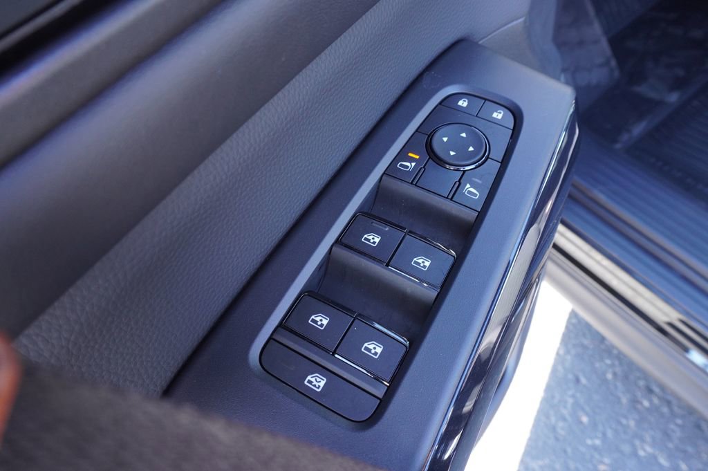 New 2025 Nissan Pathfinder SV image 16