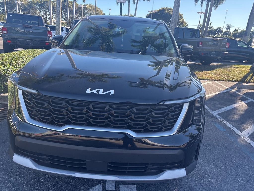 Used 2024 Kia Sorento LX image 2