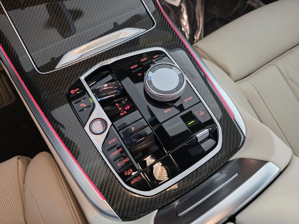 New 2026 BMW X7 M60i image 16