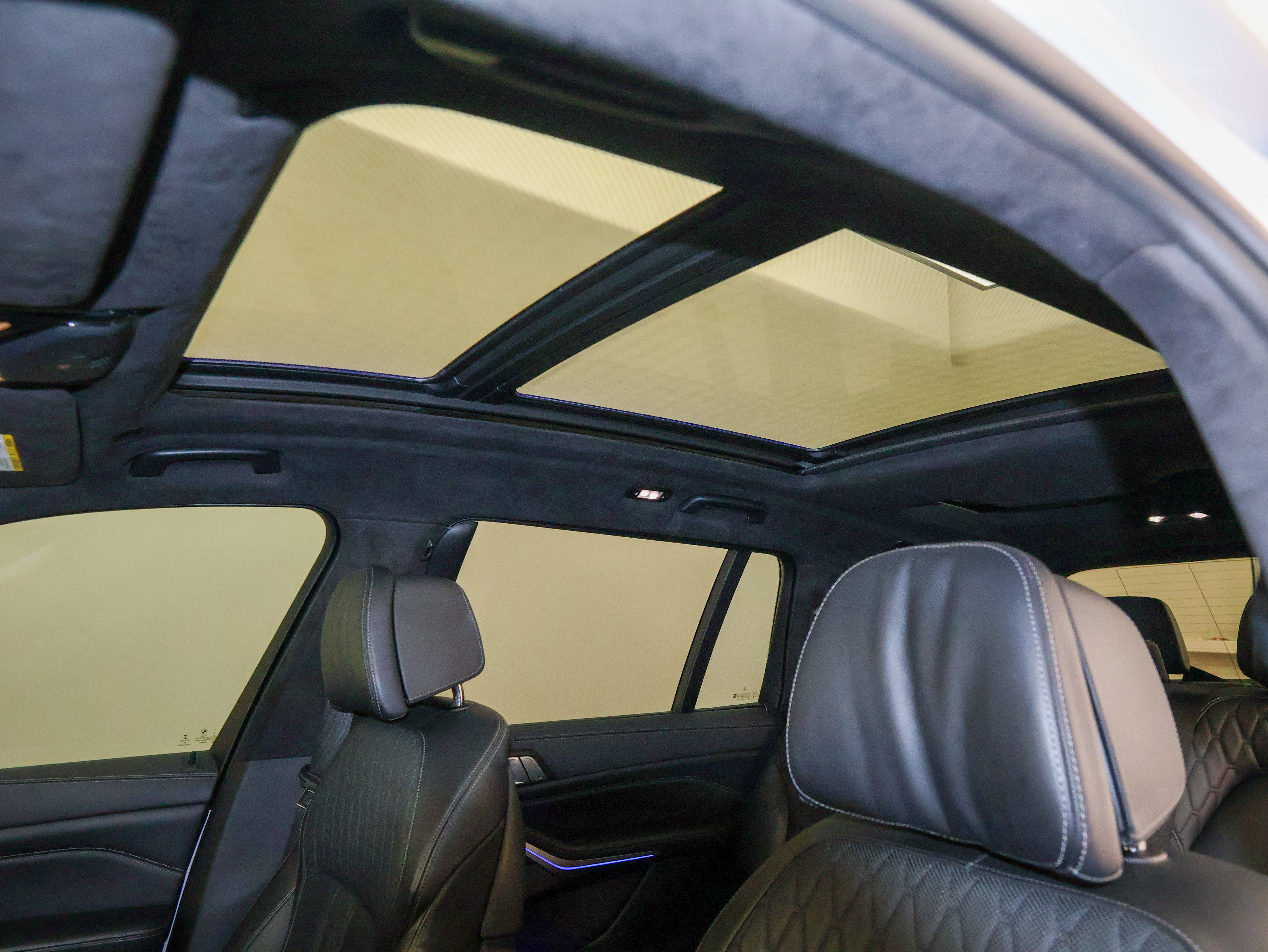 Used 2021 BMW X7 M50i image 18