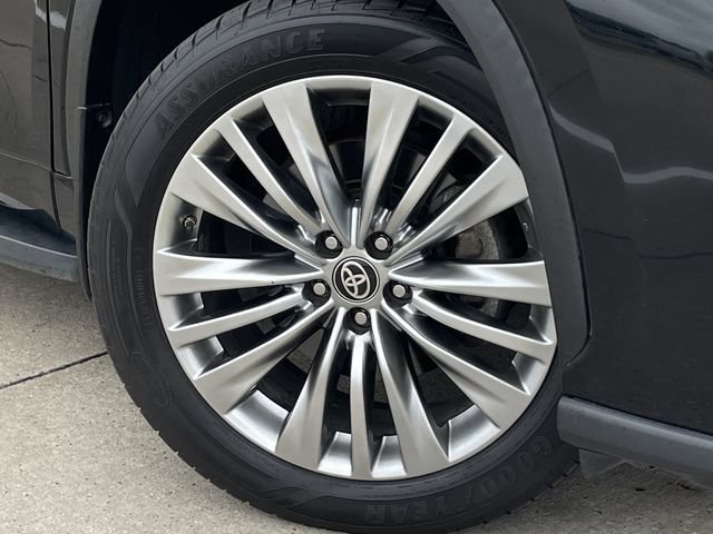 Used 2024 Toyota Highlander Platinum FWD image 8