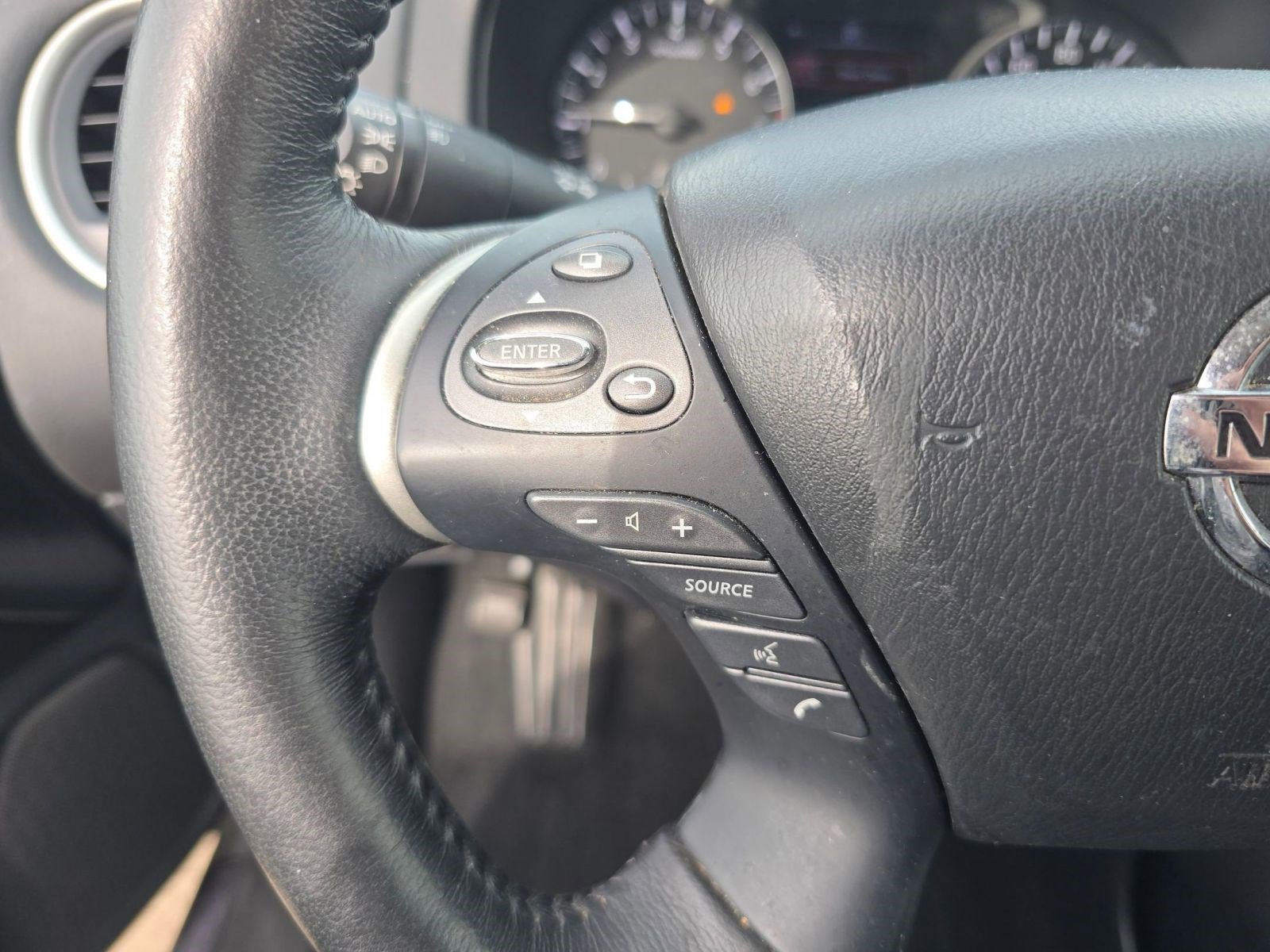 Used 2019 Nissan Pathfinder SL image 14