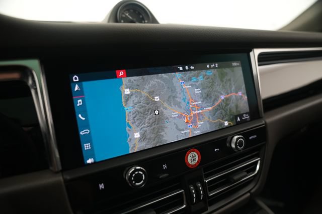 Certified 2026 Porsche Macan AWD/4WD image 45
