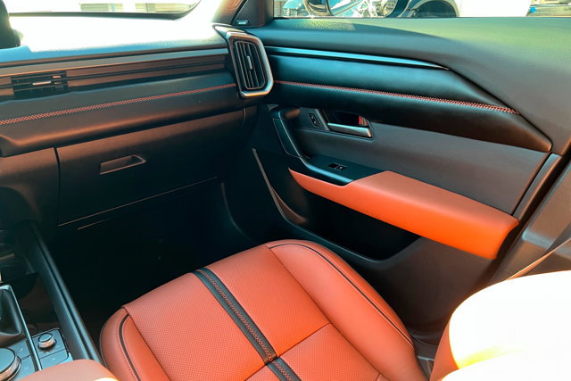 Used 2025 MAZDA CX-50 AWD 2.5 Turbo w/ Premium Pkg image 10