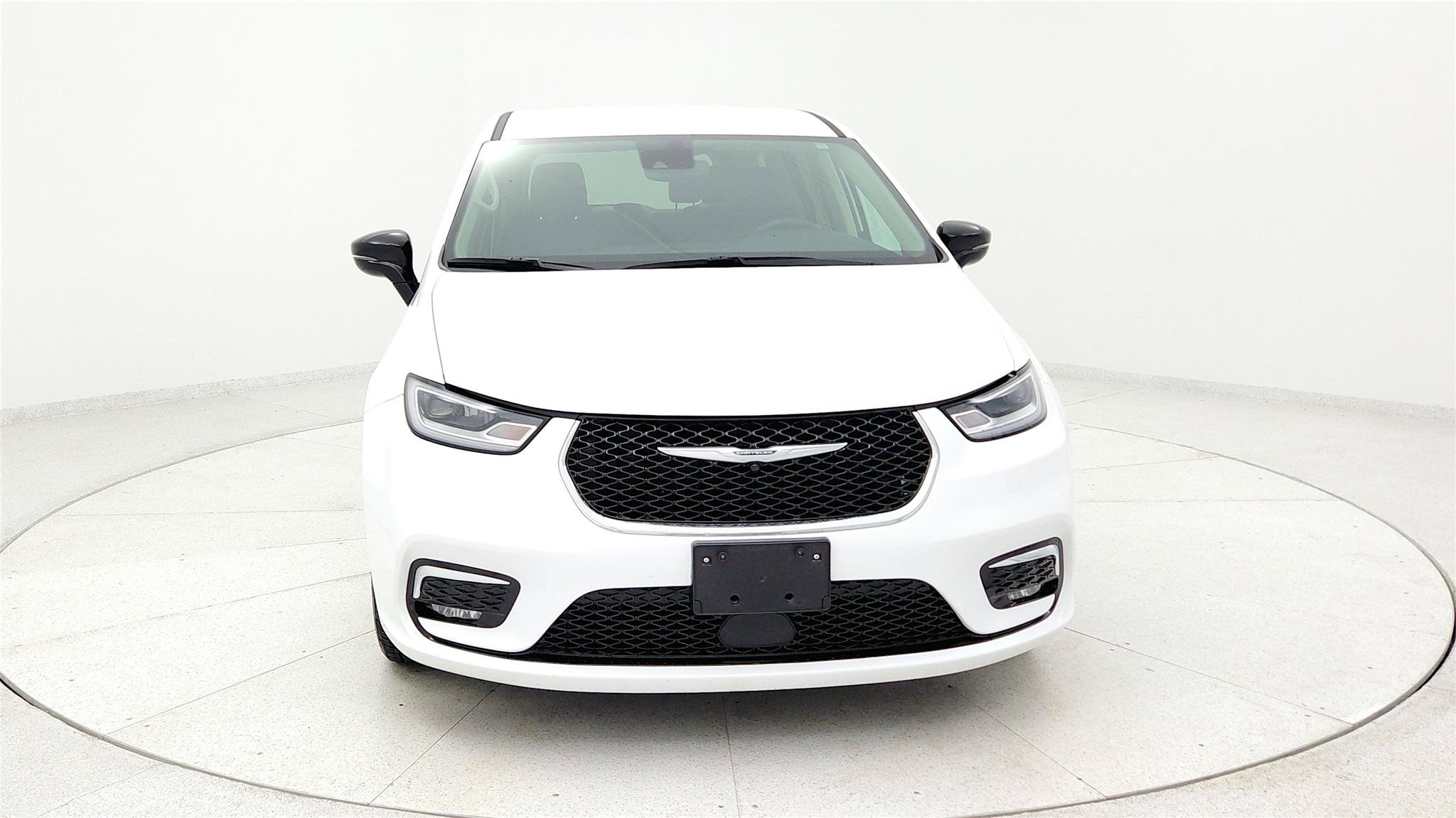 Used 2024 Chrysler Pacifica Touring-L FWD image 7