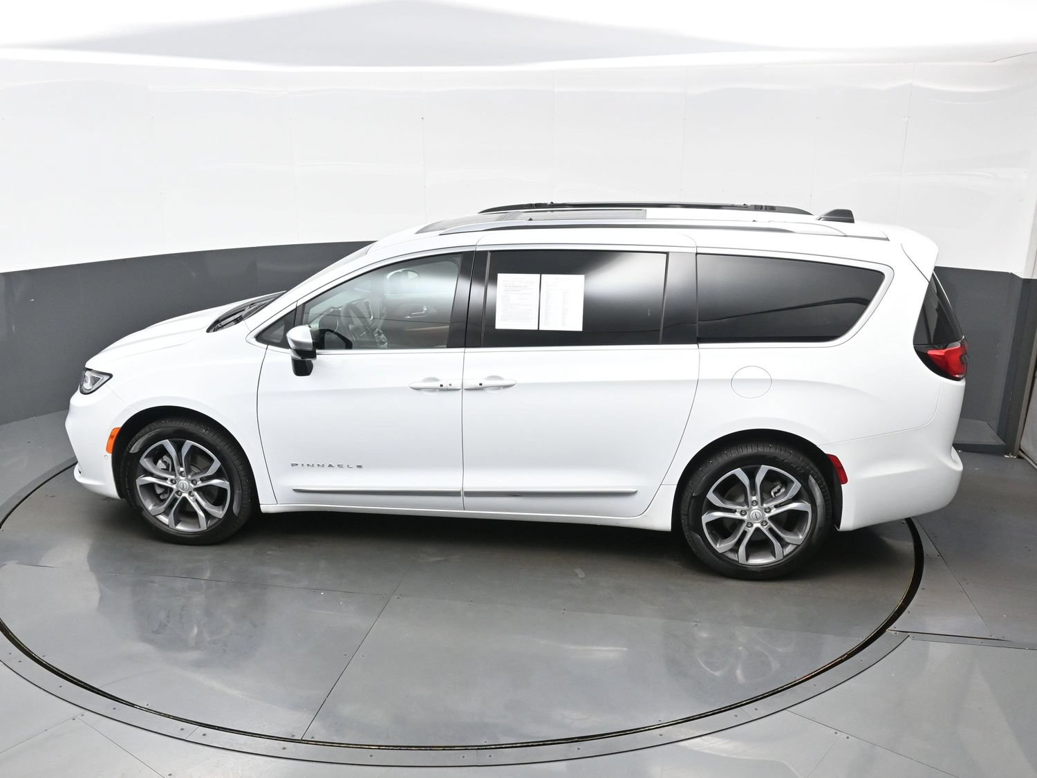 Used 2026 Chrysler Pacifica Pinnacle AWD/4WD image 40