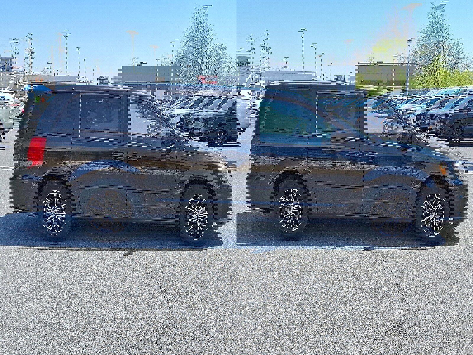 Used 2017 Dodge Grand Caravan SXT w/ Driver Convenience Group image 4