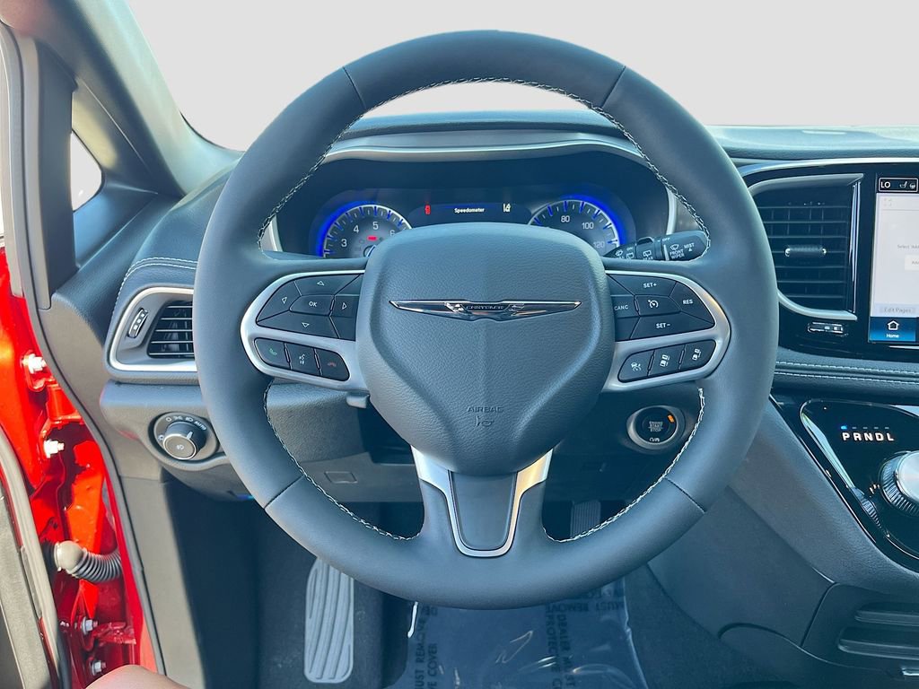 Used 2026 Chrysler Pacifica Select FWD image 11