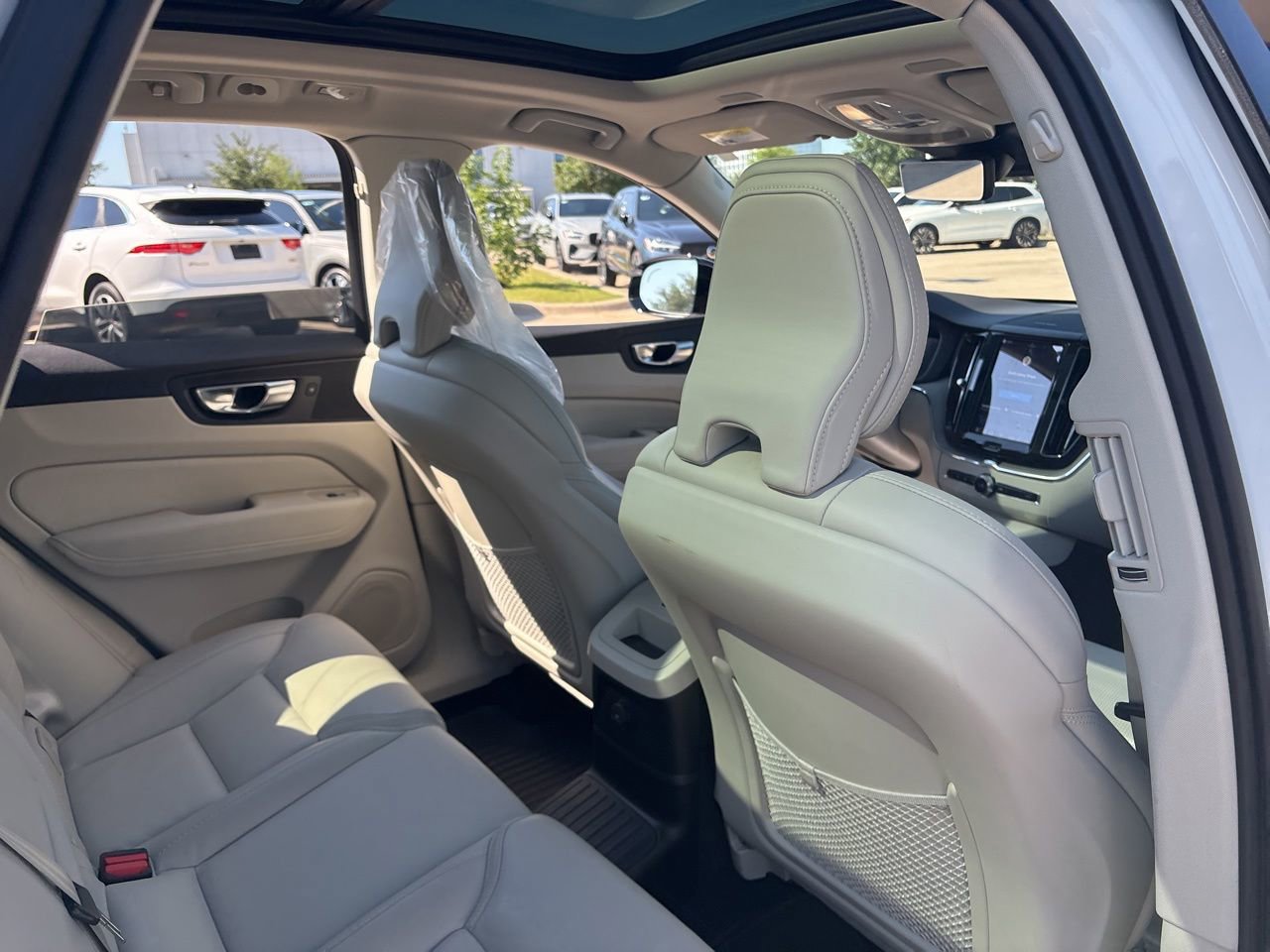 Used 2024 Volvo XC60 T8 Ultimate w/ Protection Package Premier AWD/4WD image 12
