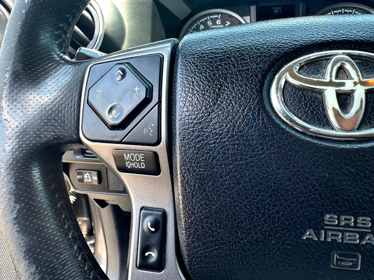 Used 2017 Toyota Tacoma SR5 image 29