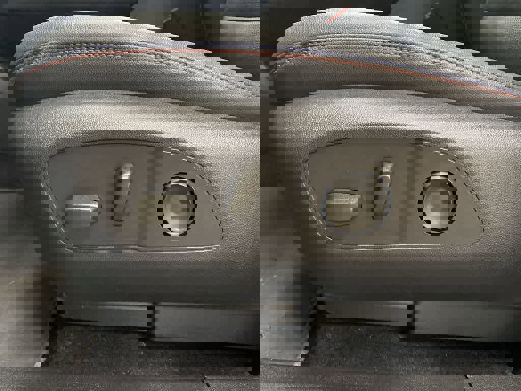 Used 2024 Chevrolet Equinox EV RS image 16