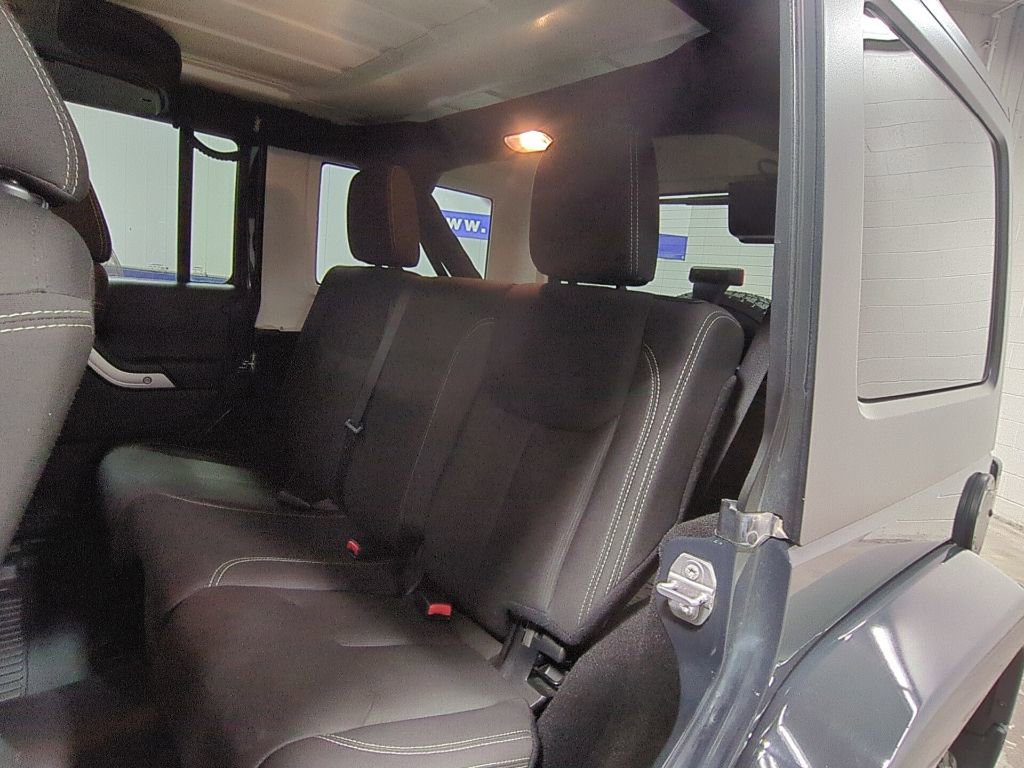 Used 2017 Jeep Wrangler Unlimited Sahara w/ Connectivity Group image 12