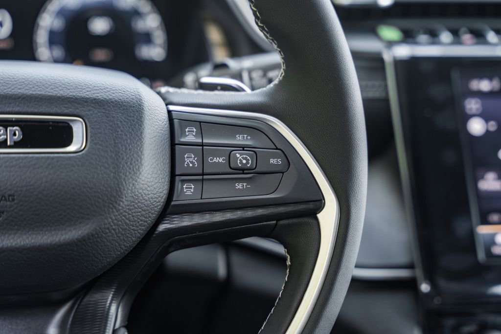 New 2025 Jeep Grand Cherokee Laredo X w/ Luxury Tech Group I image 29