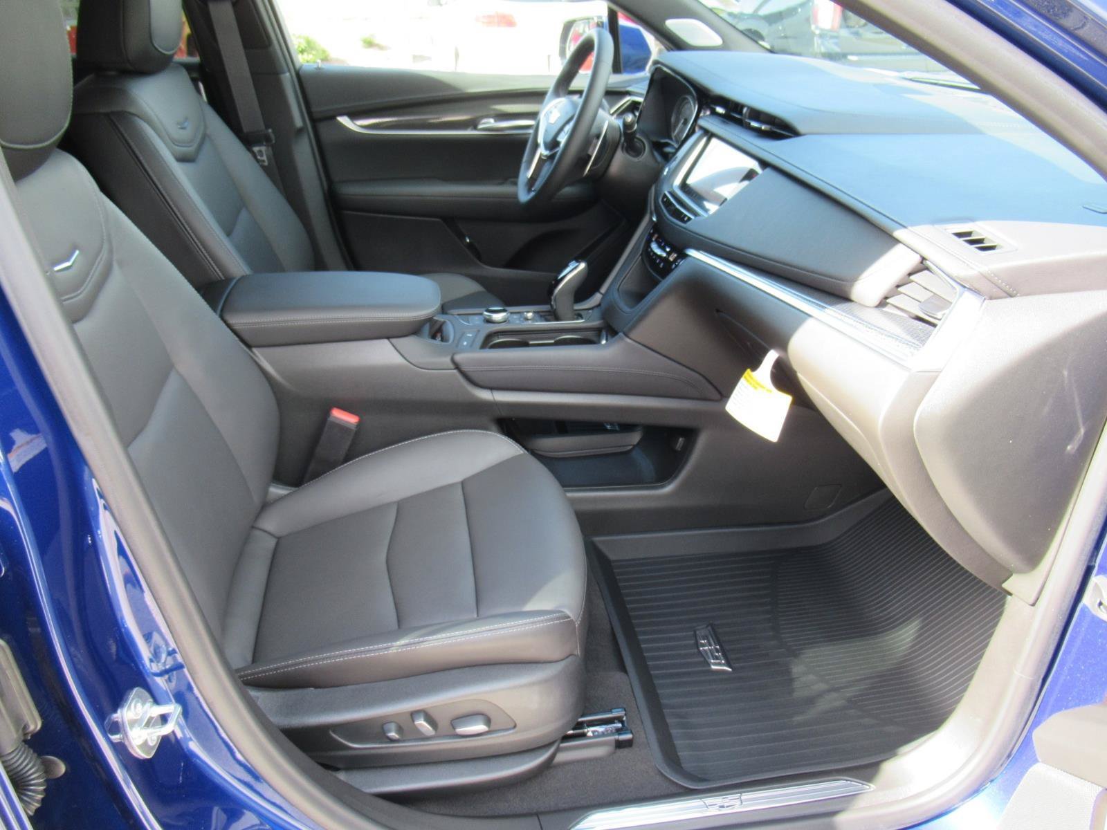 New 2026 Cadillac XT5 Sportv w/ LPO, Floor Liner Package AWD/4WD image 9