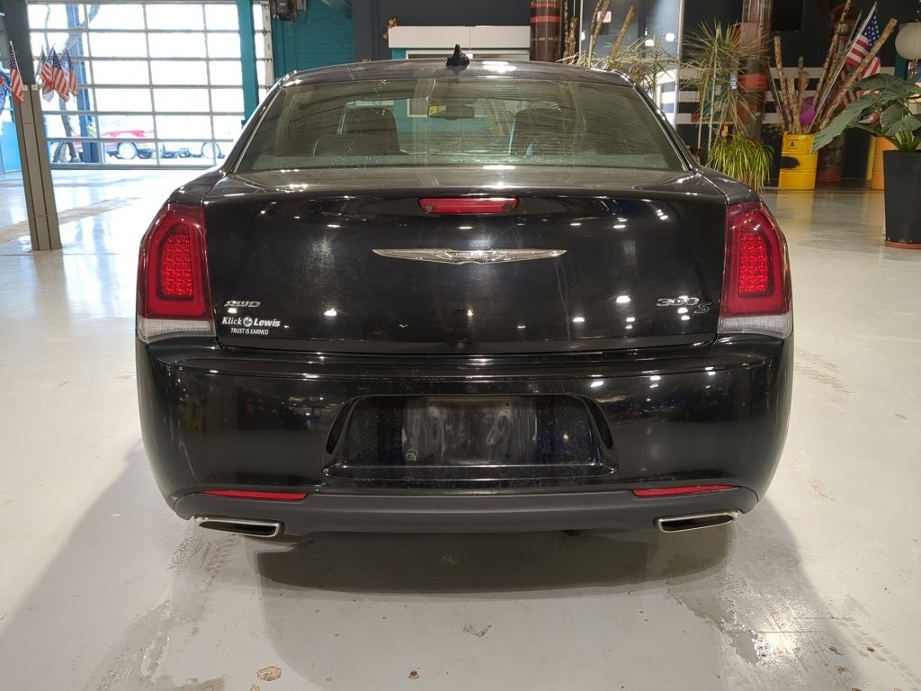 Used 2019 Chrysler 300 S image 9