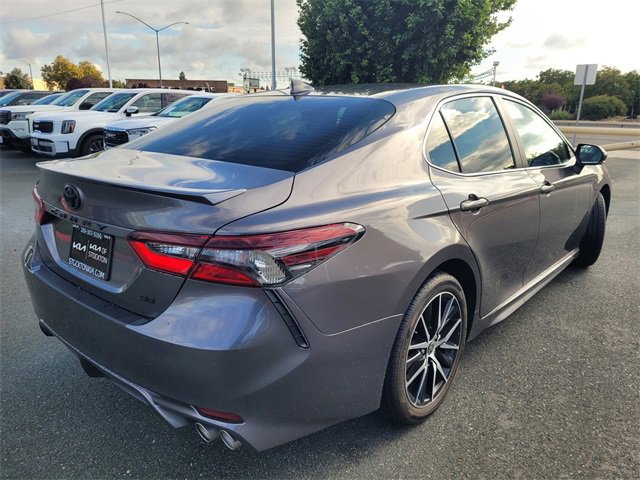 Used 2023 Toyota Camry SE image 4