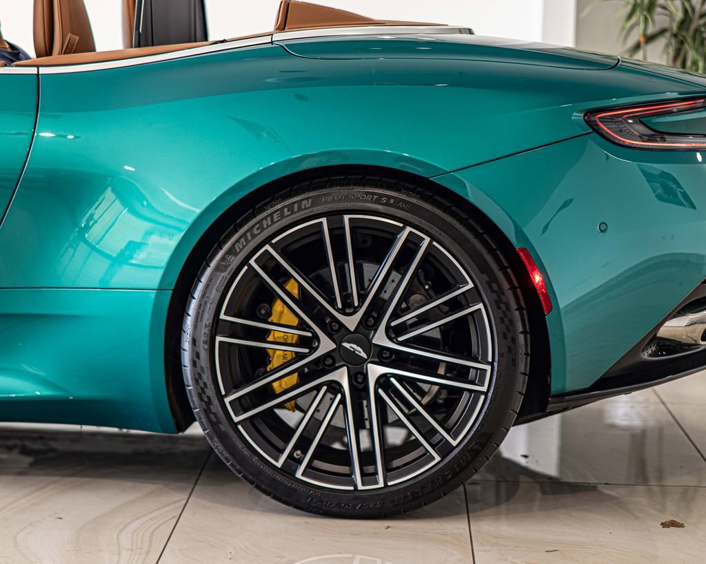 Used 2025 Aston Martin DB12 Convertible image 7