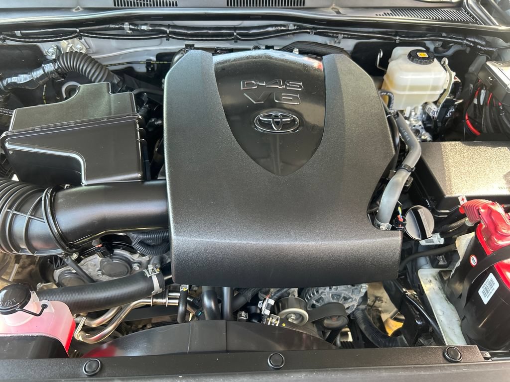 Used 2018 Toyota Tacoma TRD Off-Road w/ Technology Package AWD/4WD image 24