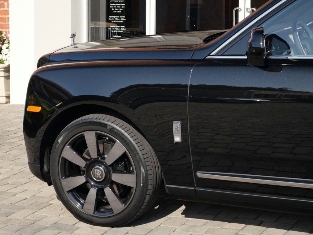 Certified 2023 Rolls-Royce Cullinan AWD/4WD image 22