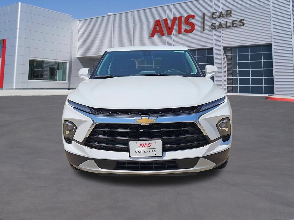 Used 2025 Chevrolet Blazer LT AWD/4WD image 2