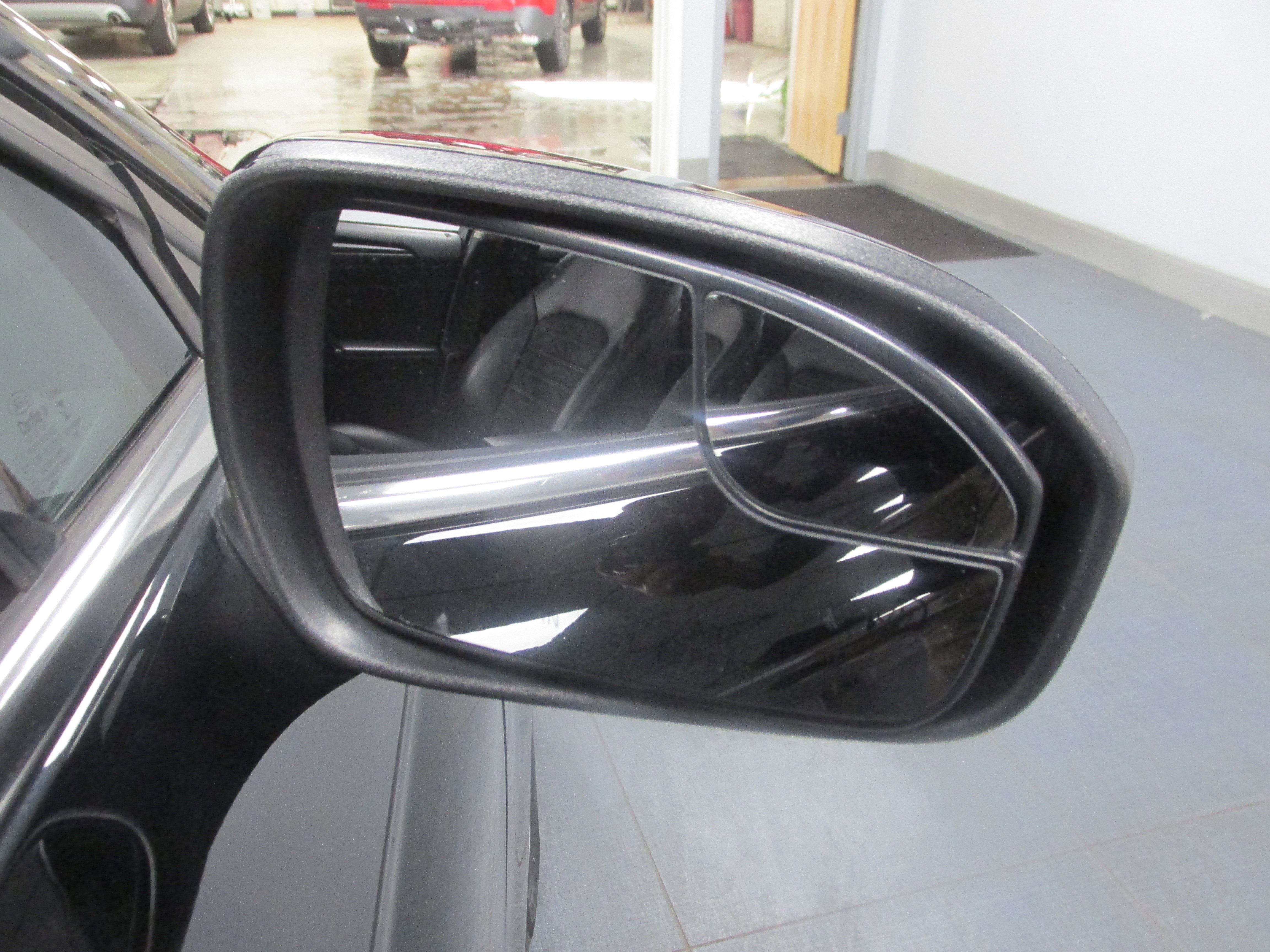 Used 2018 Ford Fusion SE w/ Equipment Group 201A FWD image 17