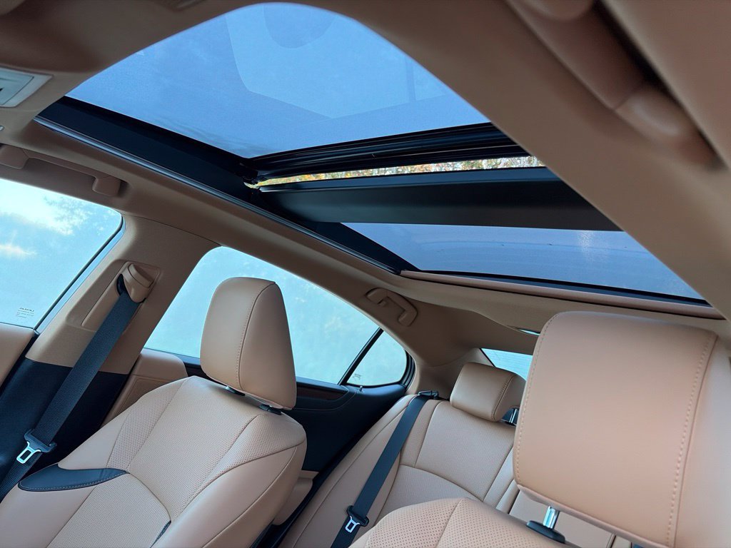 Used 2025 Lexus ES 350 w/ Accessory Package (Z2) FWD image 5