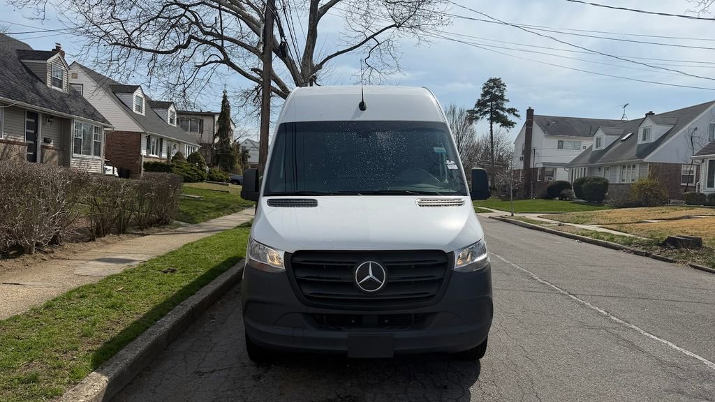Used 2024 Mercedes-Benz eSprinter 170 Cargo image 3