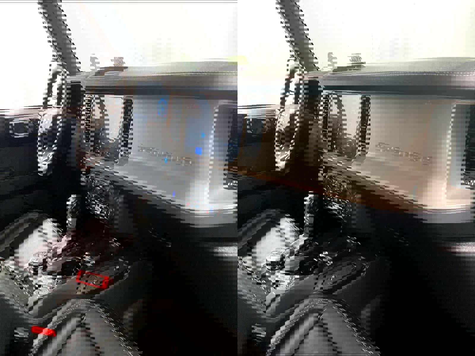 Used 2025 Ford Bronco Outer Banks image 14