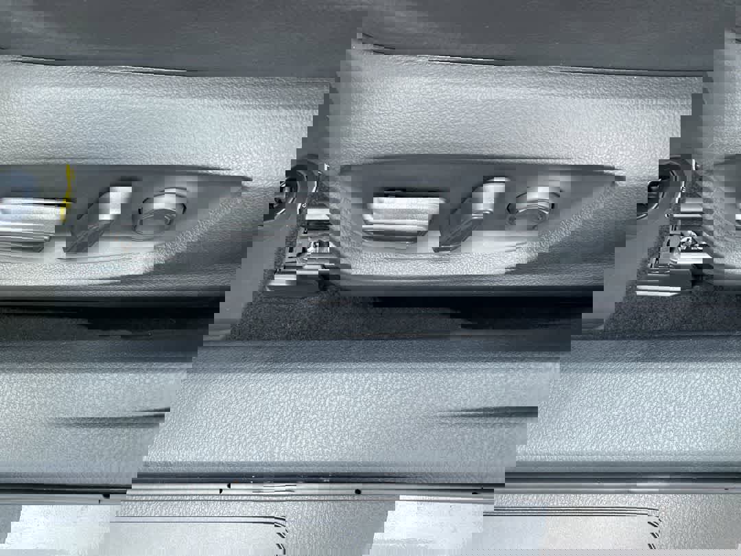 Used 2023 Toyota Camry SE image 12