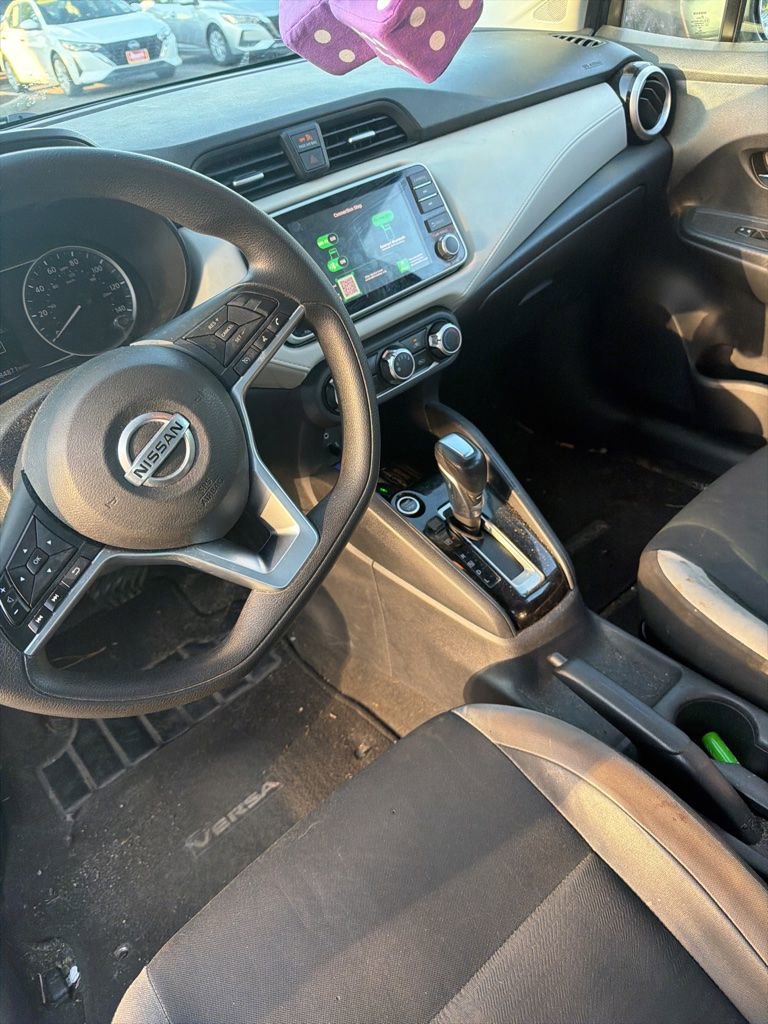 Used 2021 Nissan Versa SV FWD image 3
