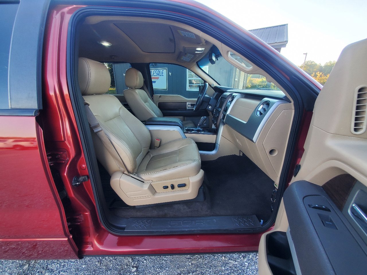 Used 2014 Ford F150 Lariat w/ Equipment Group 502A Luxury image 29