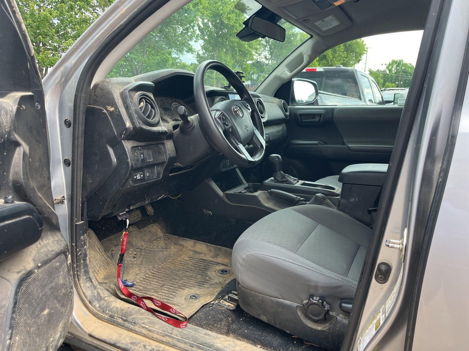 Used 2020 Toyota Tacoma SR AWD/4WD image 3