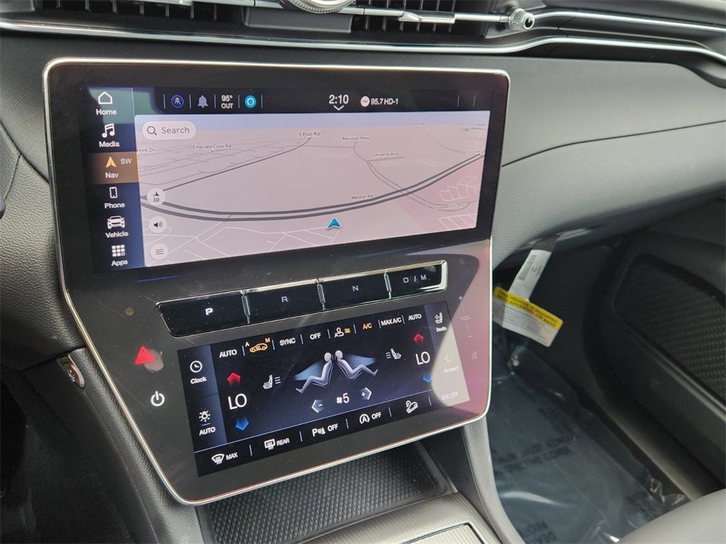 New 2024 Maserati Grecale GT image 9