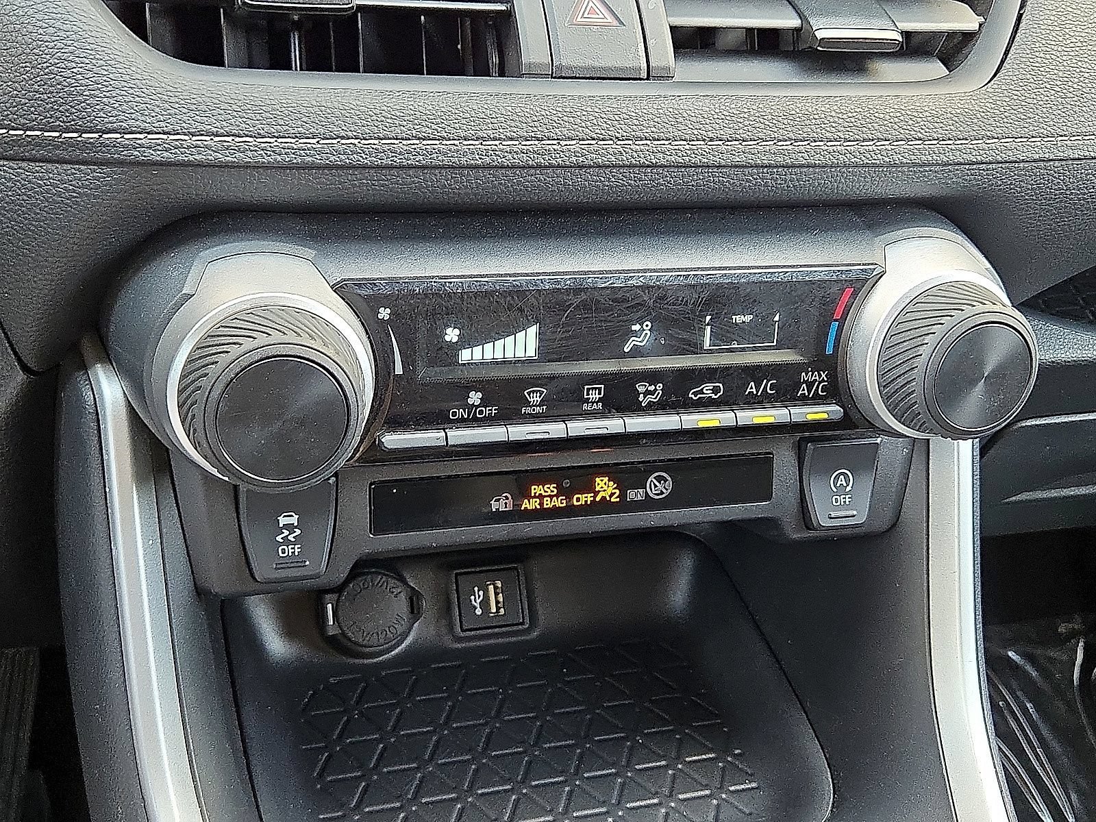 Used 2025 Toyota RAV4 LE AWD/4WD image 28