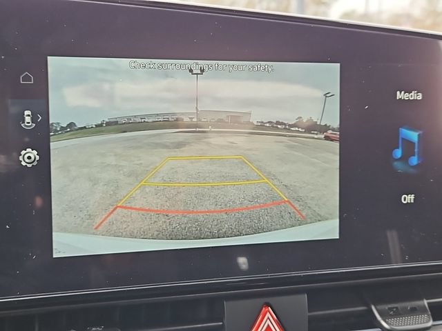 Used 2025 Hyundai Elantra SEL FWD image 15