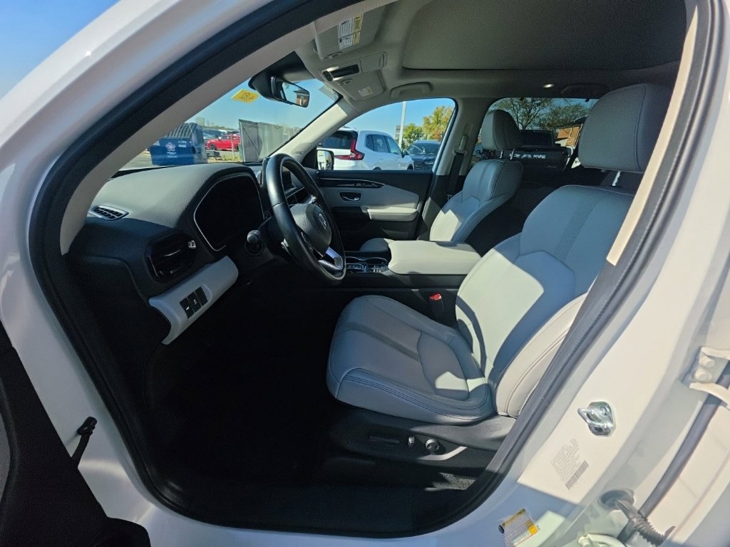 Certified 2025 Honda Pilot Touring image 14