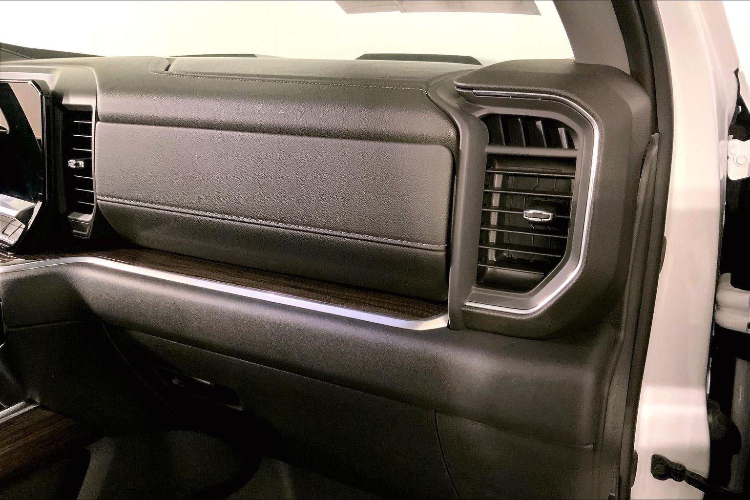 Used 2026 Chevrolet Silverado 1500 LT Trail Boss w/ LT Trail Boss Premium Package AWD/4WD image 16