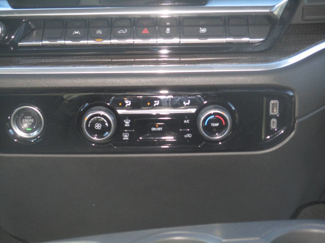 Used 2024 Chevrolet Silverado 1500 LT AWD/4WD image 11