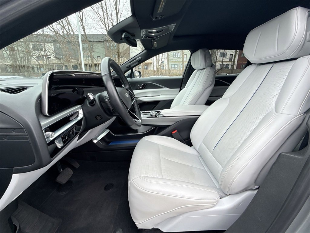 Used 2024 Cadillac Lyriq Luxury image 13