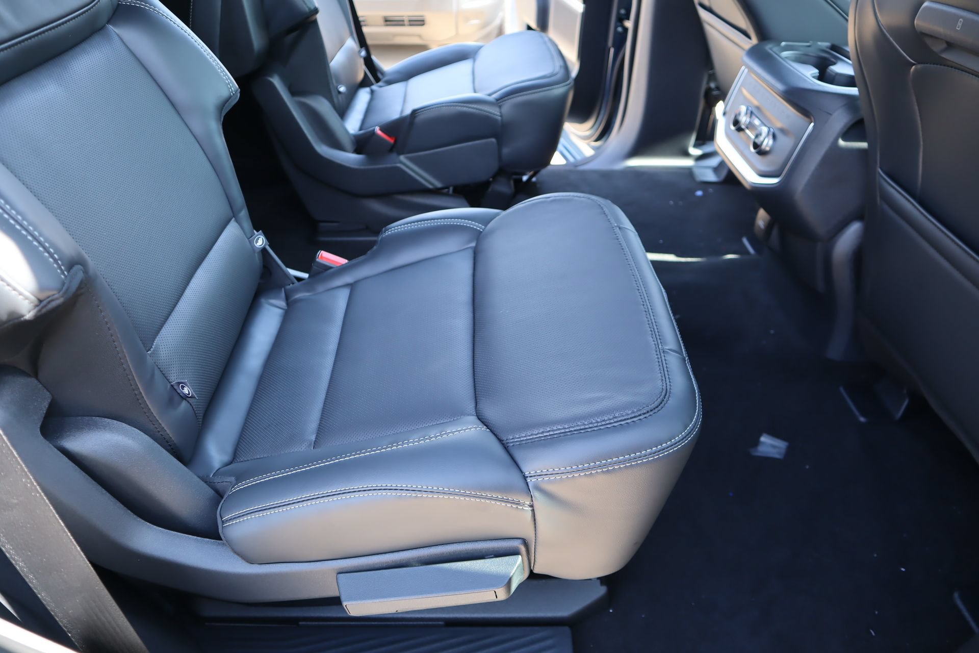 New 2027 Ford Expedition Platinum w/ Stealth Appearance Package AWD/4WD image 18