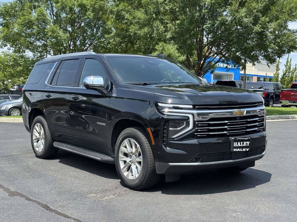 Used 2025 Chevrolet Tahoe Premier AWD/4WD image 2