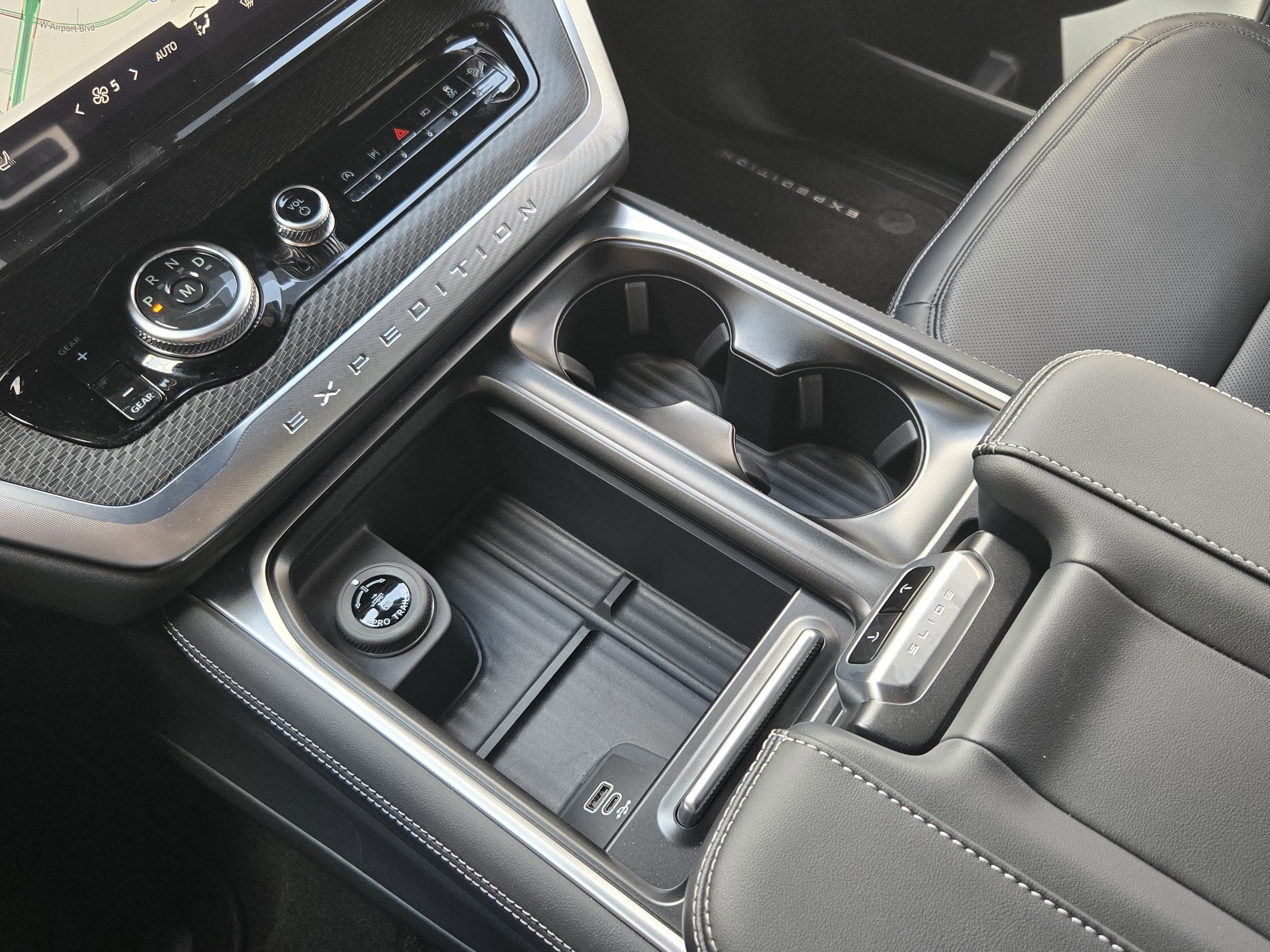 Used 2026 Ford Expedition Max Platinum w/ Stealth Appearance Package image 15