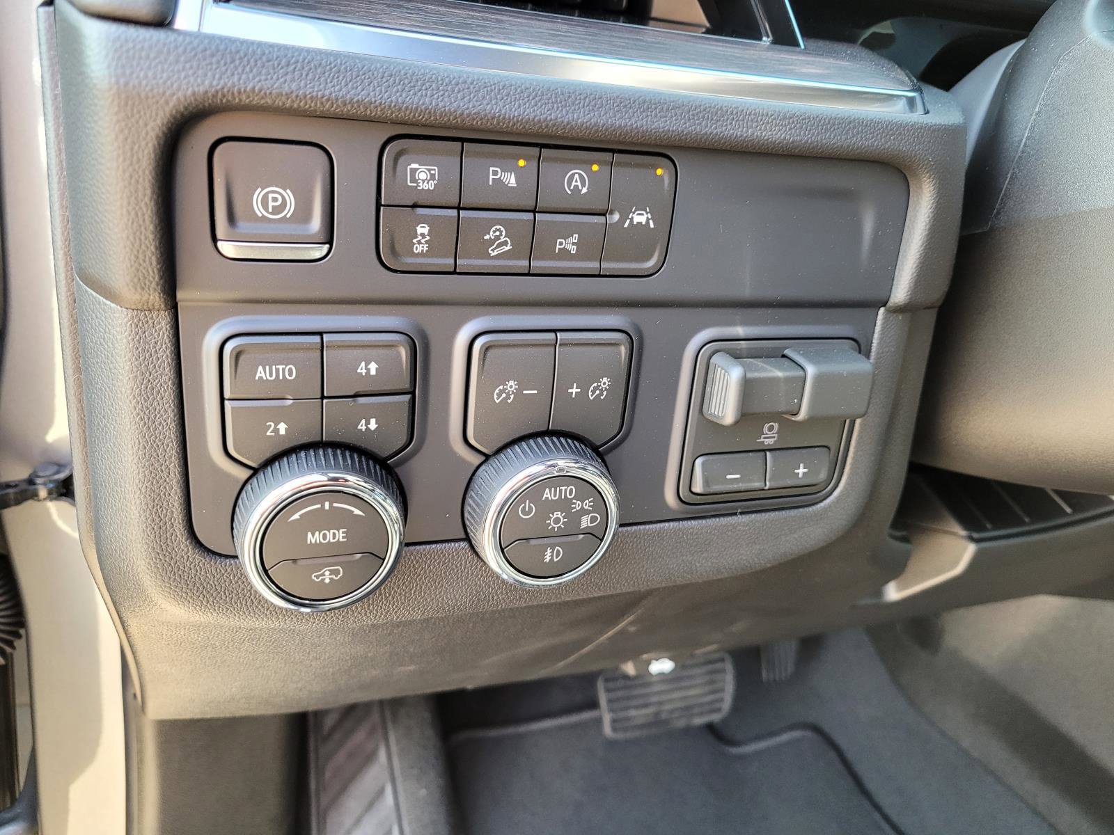 New 2026 Chevrolet Suburban Z71 w/ Z71 Off-Road Package AWD/4WD image 19