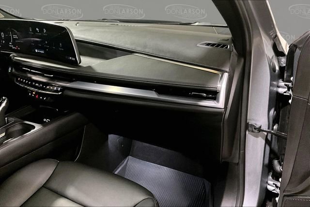 Used 2024 Cadillac XT4 Premium Luxury image 32