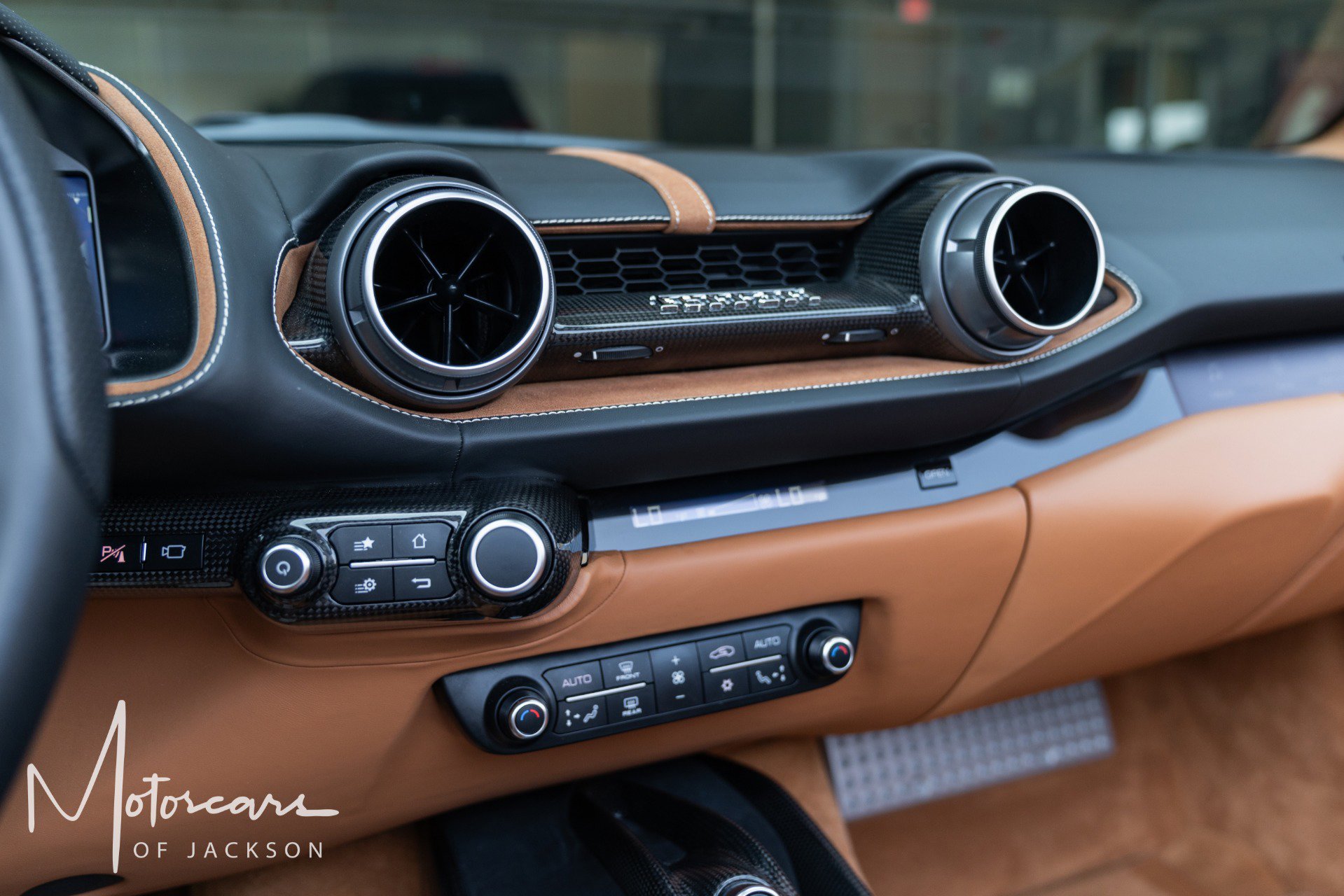 Used 2022 Ferrari 812 GTS image 18