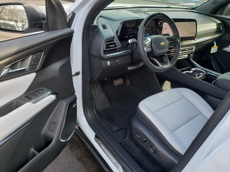 New 2026 Chevrolet Traverse High Country w/ LPO, Floor Liner Package AWD/4WD image 6