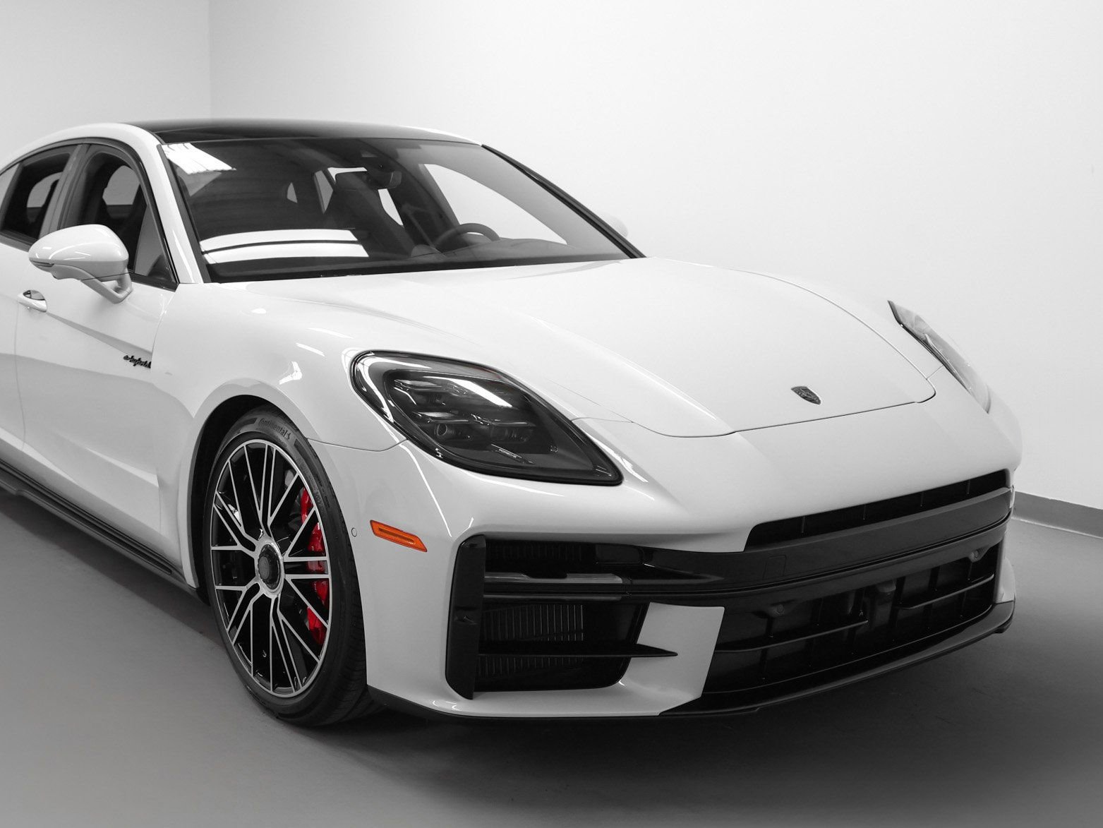 Certified 2025 Porsche Panamera Turbo image 9