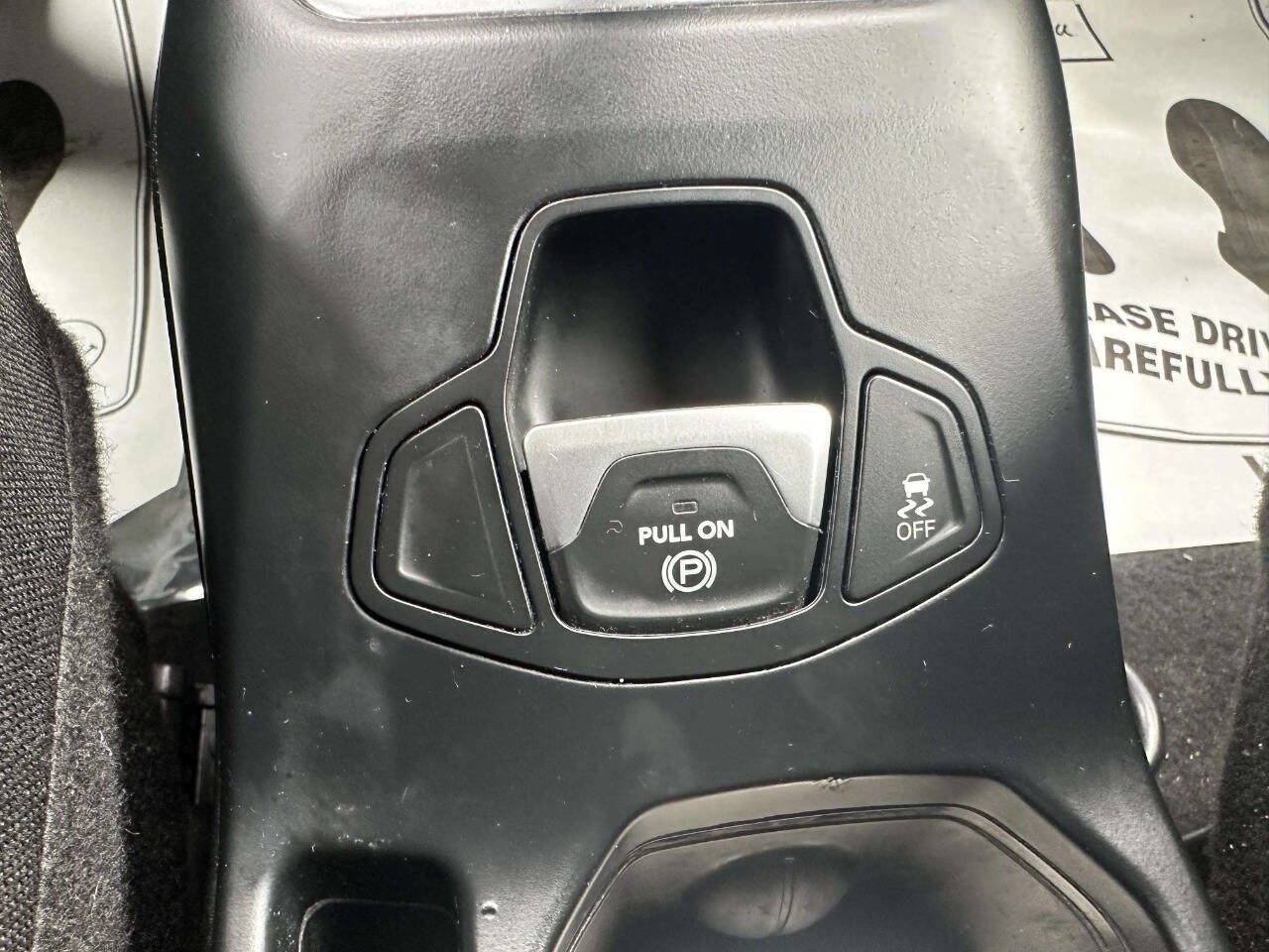 Used 2020 Jeep Renegade Latitude AWD/4WD image 30