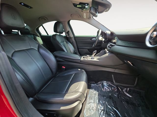 Used 2019 Alfa Romeo Giulia AWD w/ Cold Weather Package image 15