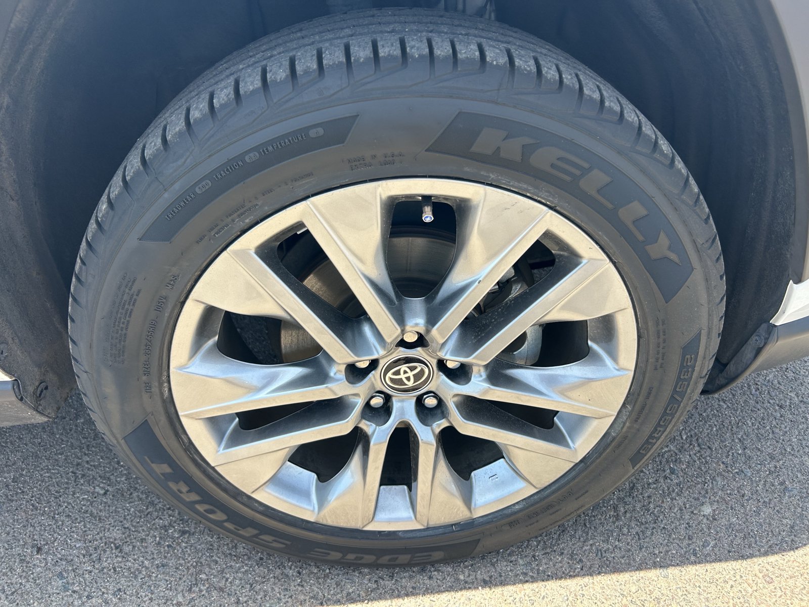 Used 2025 Toyota RAV4 Limited w/ Advanced Technology Package FWD image 9